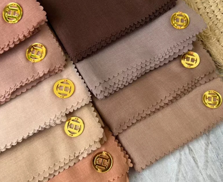<strong>Custom Garment Woven Neck Clot</strong>