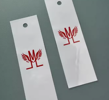 Manufacturer Custom Thick White Paper Swing Garment Label Hang Tags Recyclable Luxury Custom Tags Cardboard Labels for Clothing