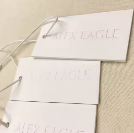 Custom Black Paper Hang Tag Envelop, Garment Luxury Gold Foil Hangtag for Fashion Clothing Trousers Bag Hair Extension Product