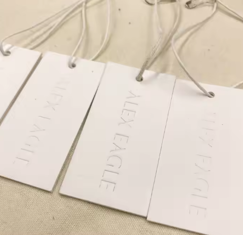 Custom Black Paper Hang Tag Envelop, Garment Luxury Gold Foil Hangtag for Fashion Clothing Trousers Bag Hair Extension Product