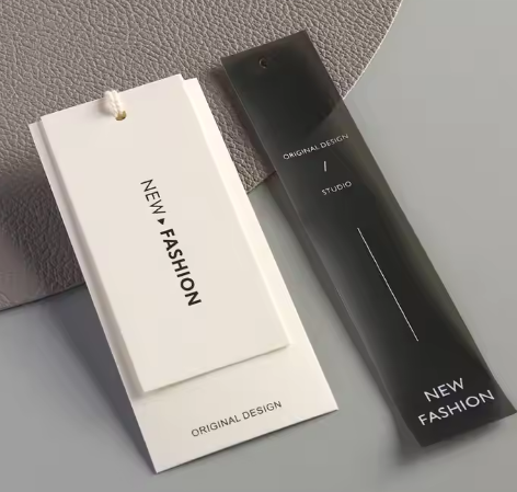 White Card Paper Hangtag New Design Custom Offset Printing Die Cut Logo Hang Tags for Clothing