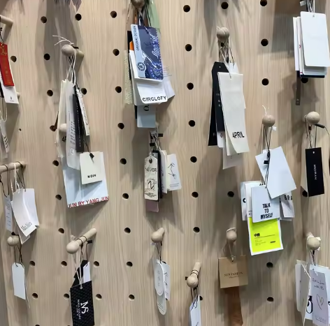 Wholesale Luxury Custom Logo Embossed Clothing Hang Tag Thick Paper Garment Hang Tag White Square Swing Tags
