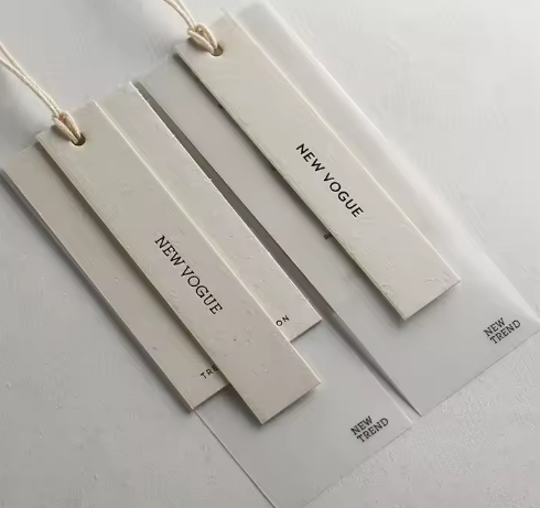 Recyclable White Plastic Shipping Tags Writable Blank Luggage Labeling Tags with Wire Ties String Waterproof Feature