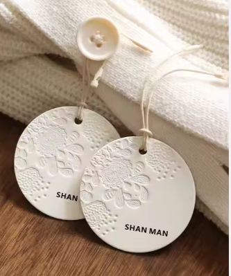 Eco Friendly Round Shape Hang Tag Luxury Recycled Paper Garment Accessories Label Custom Printing Clothing With String Hang Tags